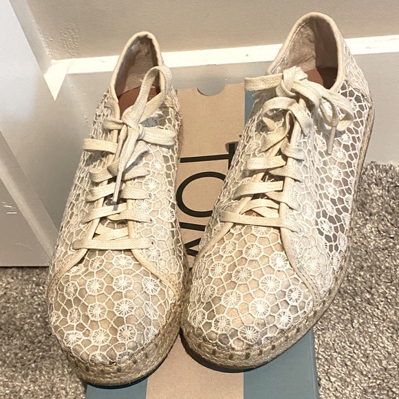 Shoes - TOMS crochet sneakers